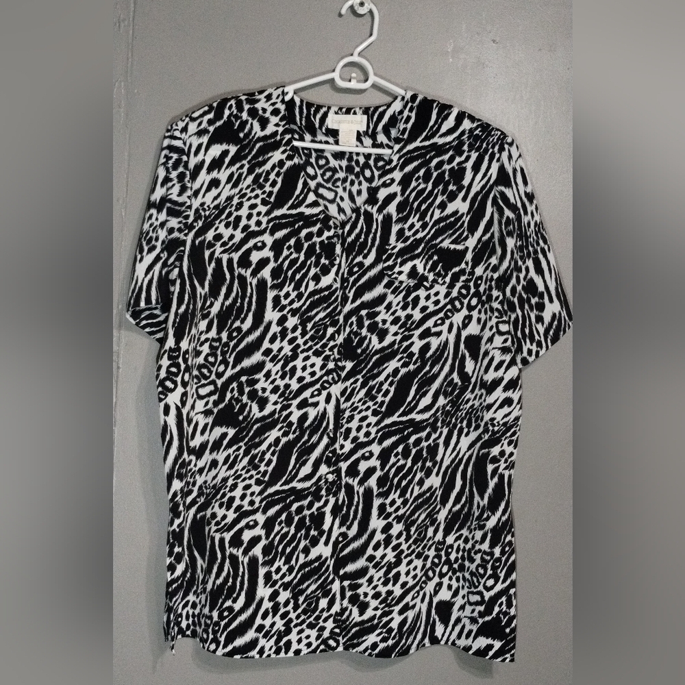 Christie & Jill Black and White Animal Print Women's Top (lX)